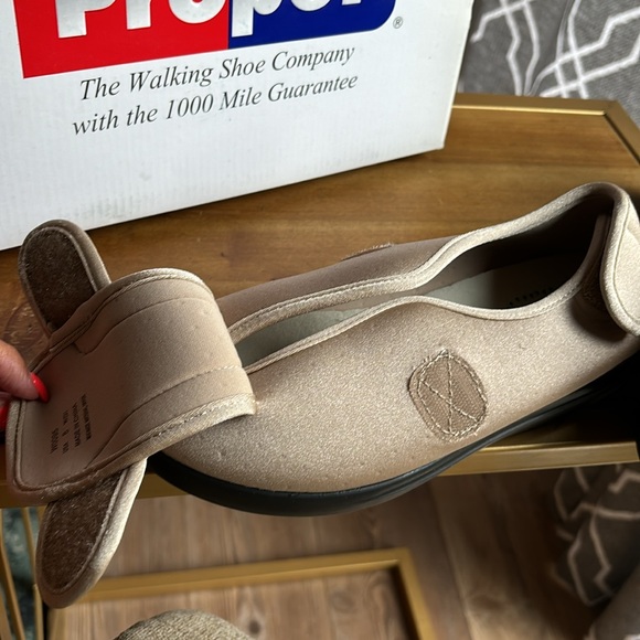 Propet slippers or shoes for swollen feet. Size 8 WIDE Sand stretchy upper NEW - Picture 7 of 10
